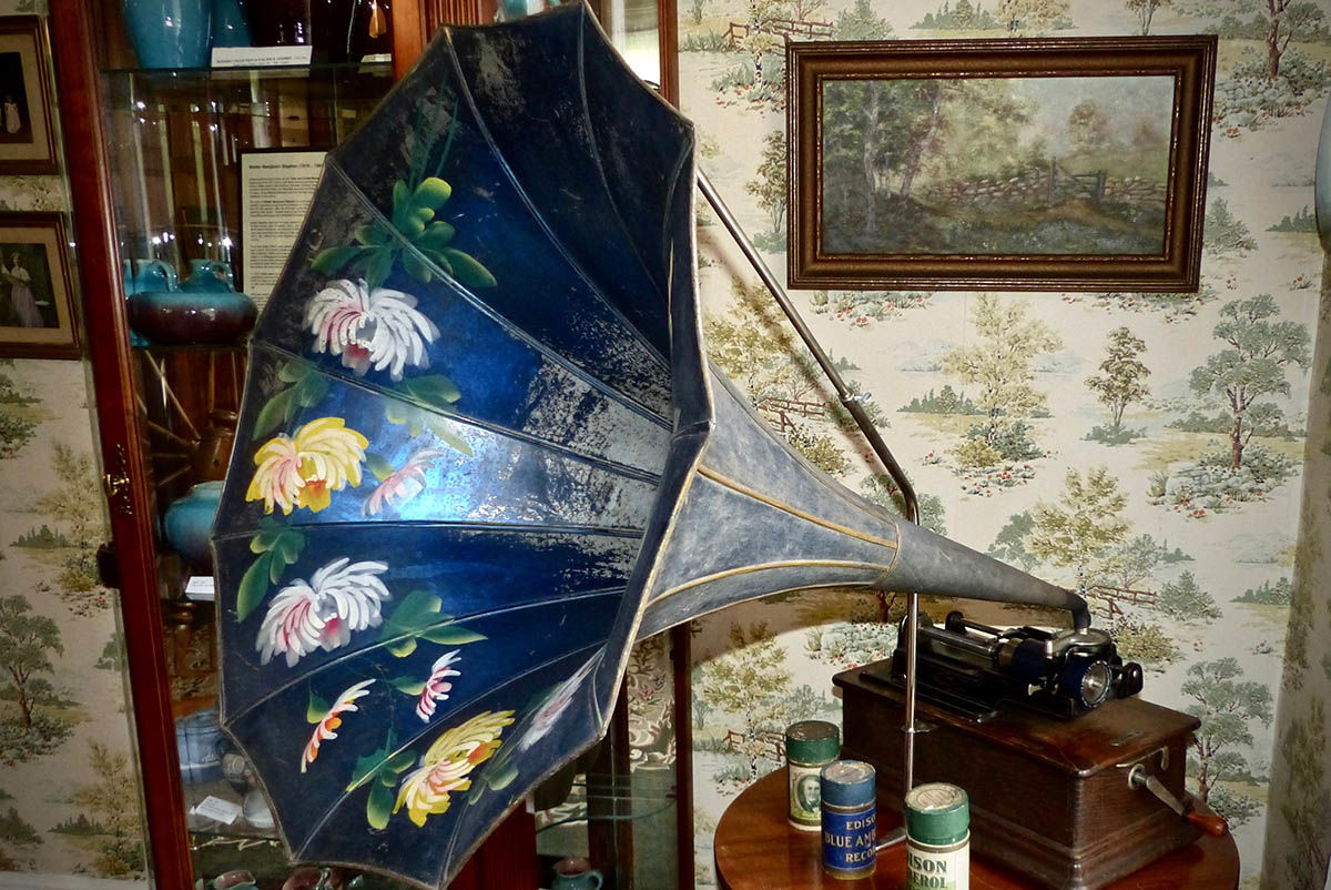 Shelton House Edison phonograph